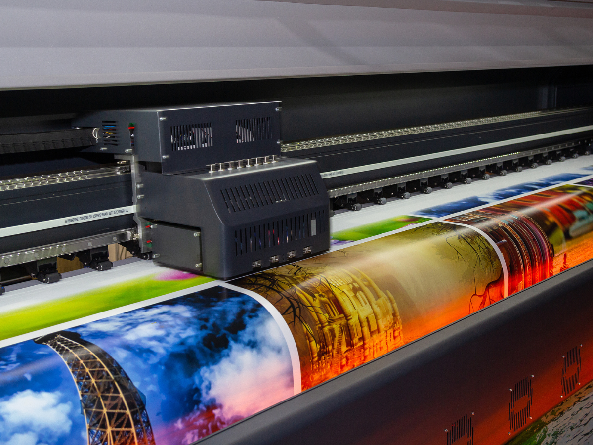 Large printer printing in colour